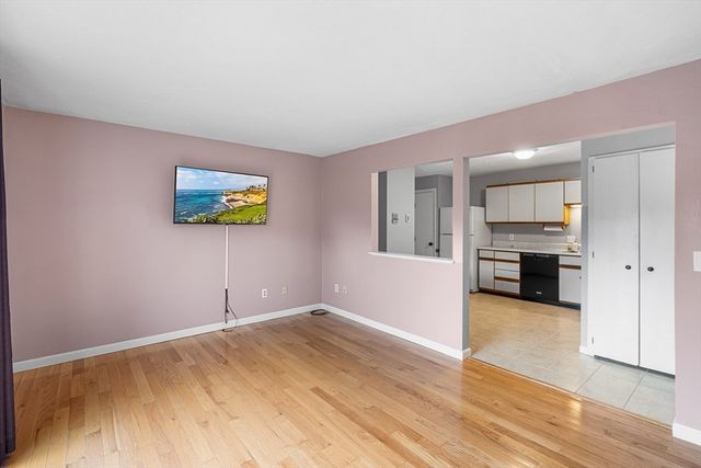 6 Apricot St 10, Worcester, MA 01603