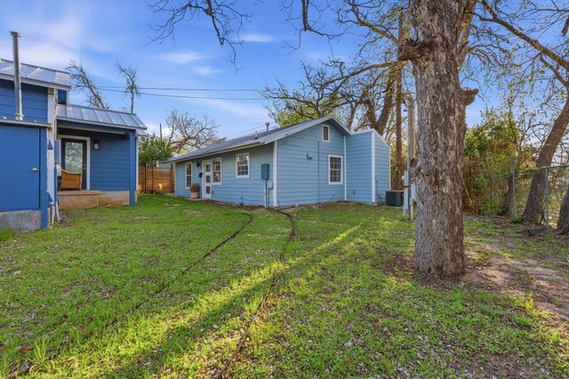 827 Gullett ST B, Austin, TX 78702