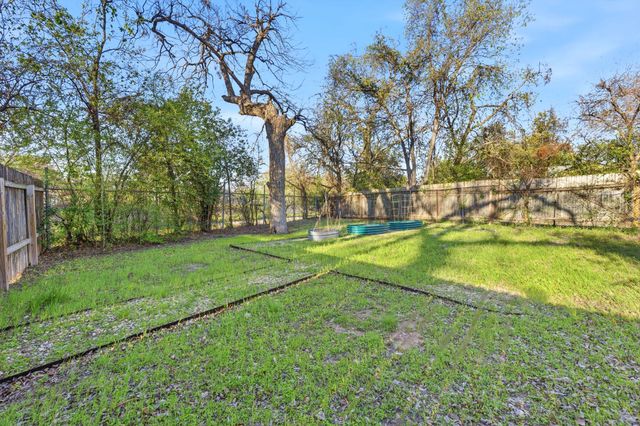 827 Gullett ST B, Austin, TX 78702