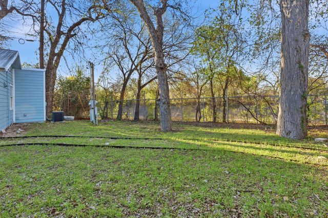 827 Gullett ST B, Austin, TX 78702