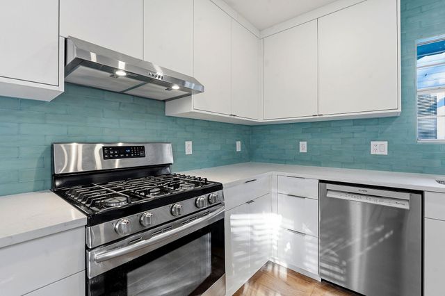 827 Gullett ST B, Austin, TX 78702