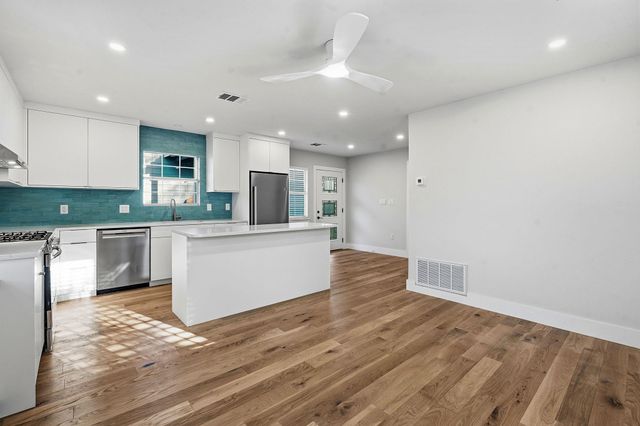 827 Gullett ST B, Austin, TX 78702