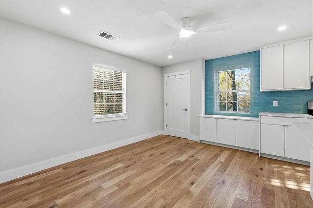 827 Gullett ST B, Austin, TX 78702