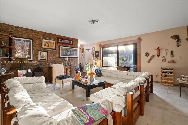 20605 NE 19th Ct, Miami, FL 33179