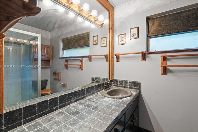 20605 NE 19th Ct, Miami, FL 33179