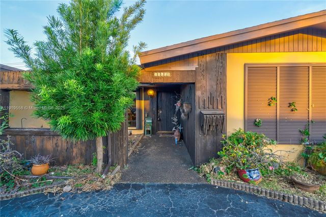 20605 NE 19th Ct, Miami, FL 33179