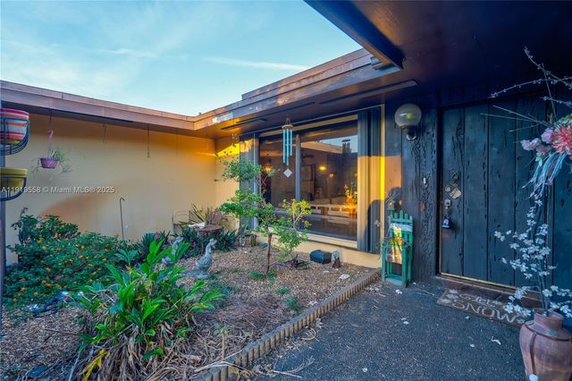 20605 NE 19th Ct, Miami, FL 33179