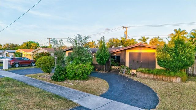 20605 NE 19th Ct, Miami, FL 33179