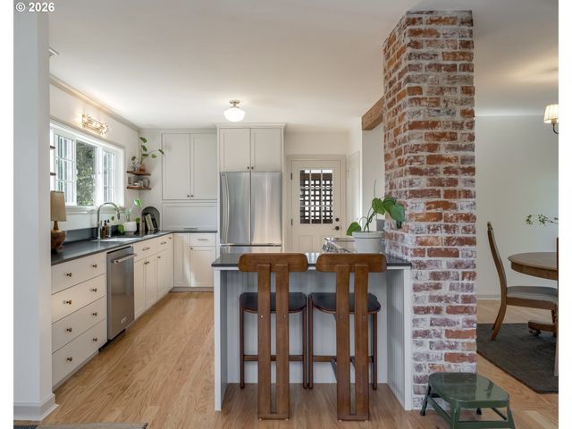 636 Se 68TH Ave, Portland, OR 97215