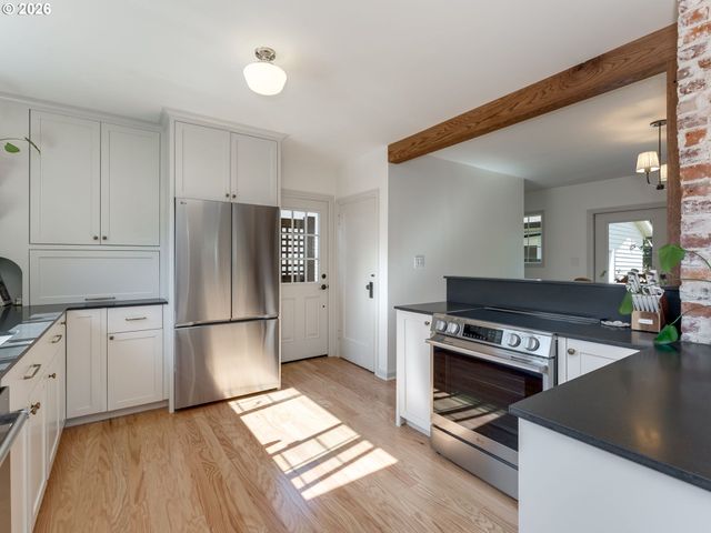636 Se 68TH Ave, Portland, OR 97215
