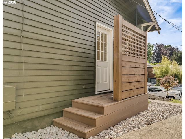 636 Se 68TH Ave, Portland, OR 97215