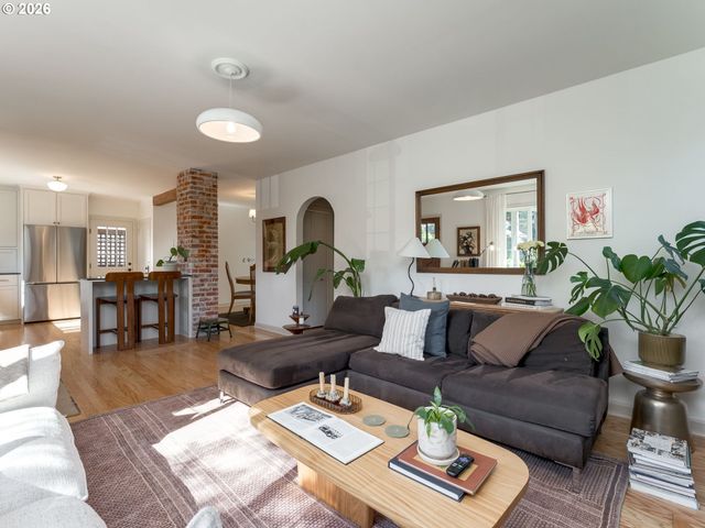 636 Se 68TH Ave, Portland, OR 97215