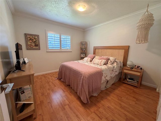 5721 SW 59th Place, South Miami, FL 33143