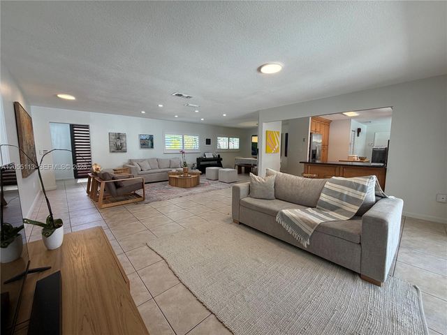 5721 SW 59th Place, South Miami, FL 33143