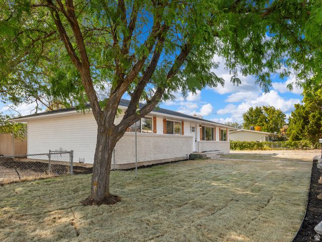 1087 N 125 W, Sunset, UT 84015