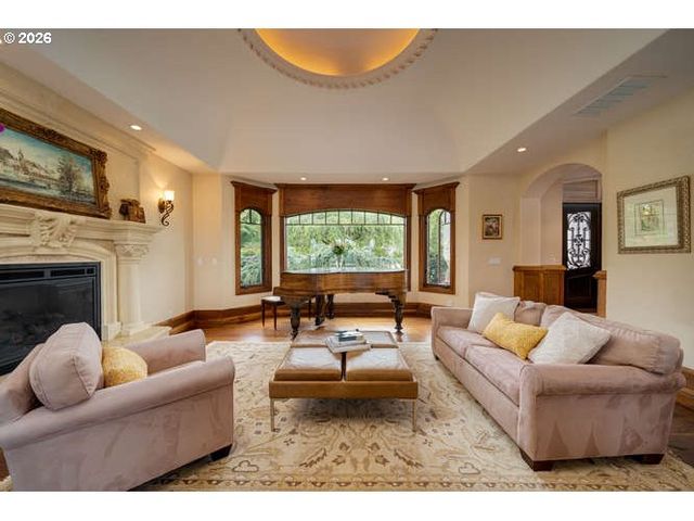 600 Se ARROW CREEK Ln, Gresham, OR 97080