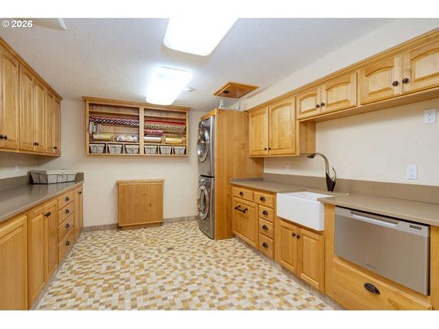 600 Se ARROW CREEK Ln, Gresham, OR 97080