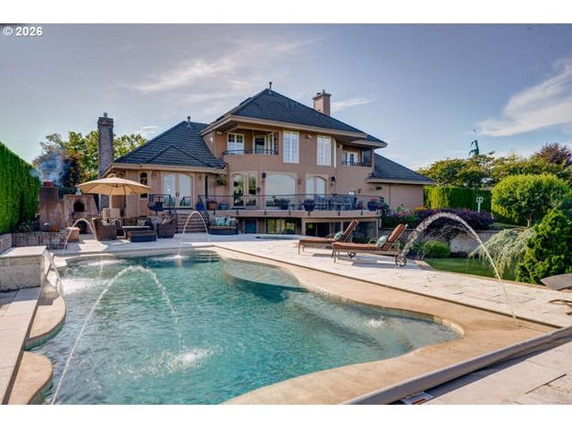 600 Se ARROW CREEK Ln, Gresham, OR 97080