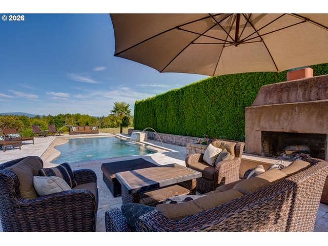 600 Se ARROW CREEK Ln, Gresham, OR 97080