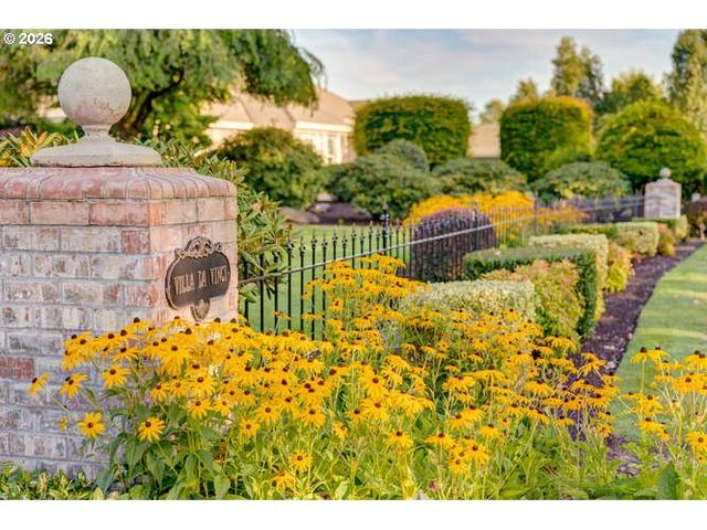 600 Se ARROW CREEK Ln, Gresham, OR 97080