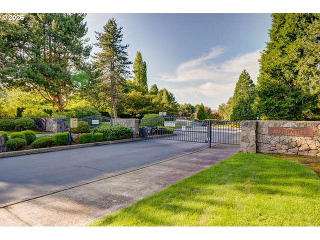 600 Se ARROW CREEK Ln, Gresham, OR 97080