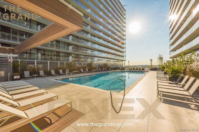 13101 40th Road 16T, Flushing, NY 11354