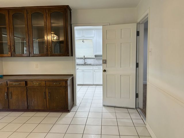 1709 Vicksburg Drive, Bedford, TX 76022