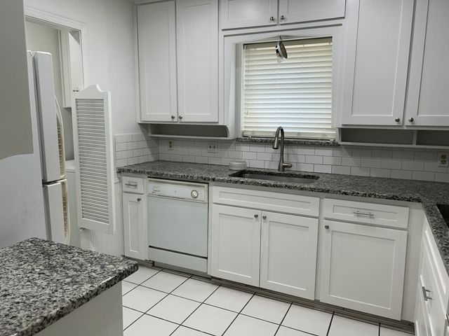 1709 Vicksburg Drive, Bedford, TX 76022