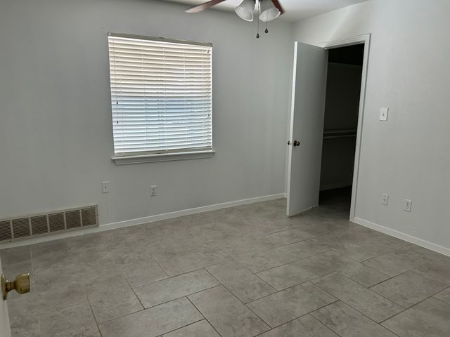 1709 Vicksburg Drive, Bedford, TX 76022