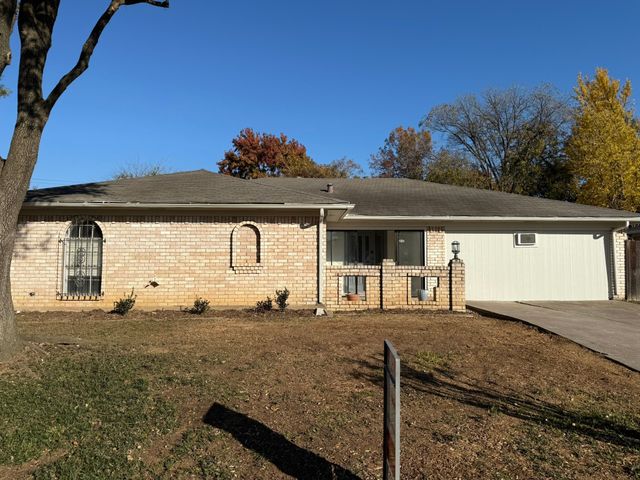 1709 Vicksburg Drive, Bedford, TX 76022