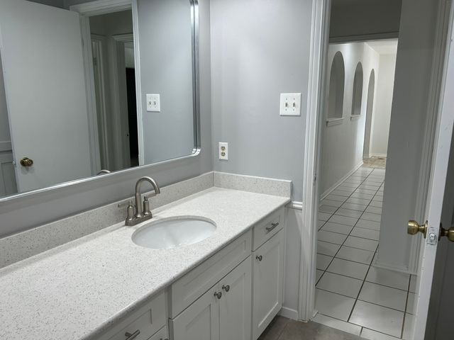 1709 Vicksburg Drive, Bedford, TX 76022