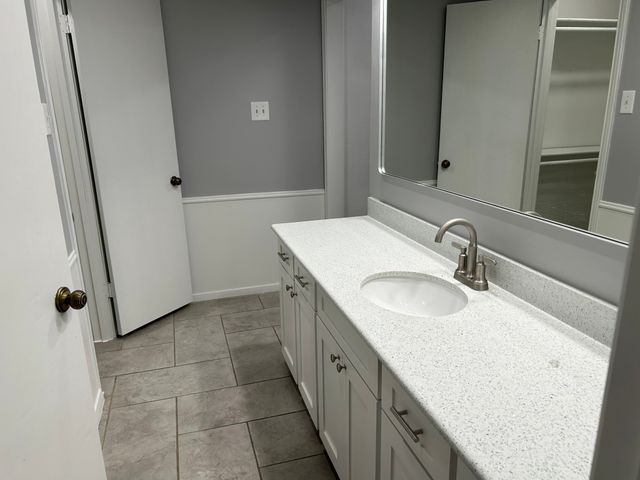 1709 Vicksburg Drive, Bedford, TX 76022