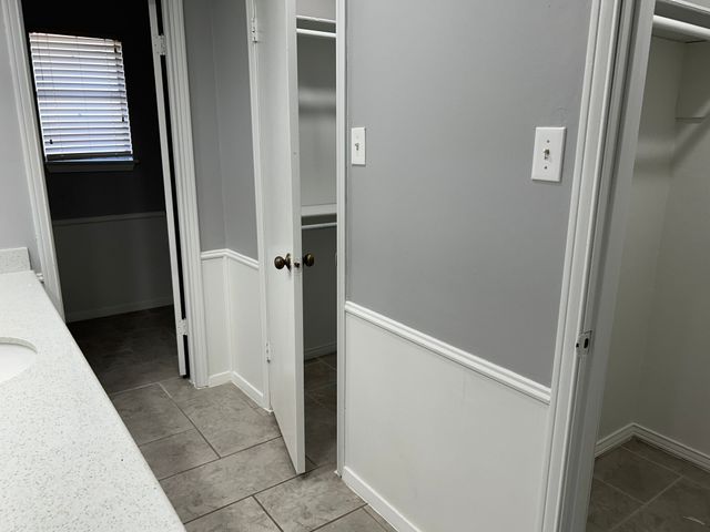 1709 Vicksburg Drive, Bedford, TX 76022