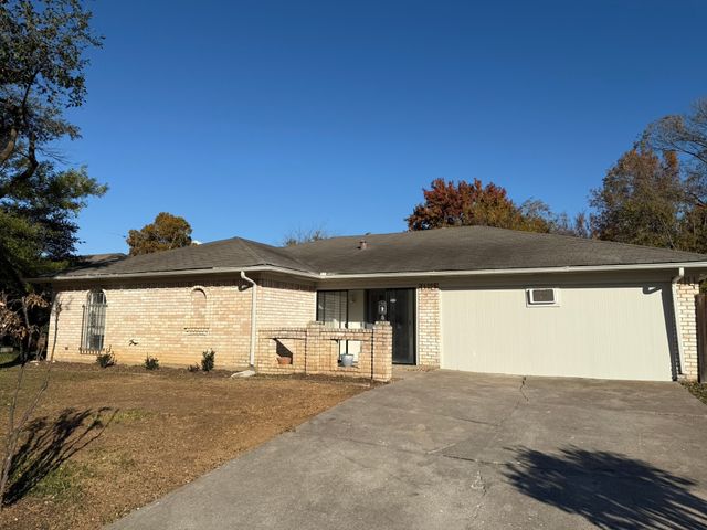 1709 Vicksburg Drive, Bedford, TX 76022