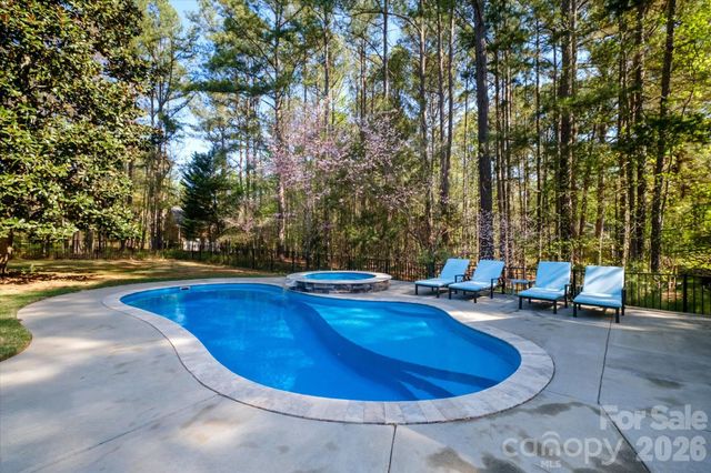 3570 Weddington Oaks Drive, Matthews, NC 28104