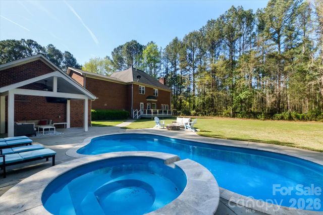 3570 Weddington Oaks Drive, Matthews, NC 28104