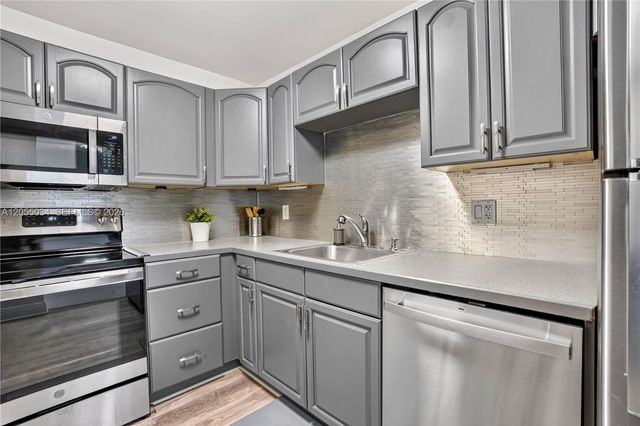 900 Saint Charles Place 621, Pembroke Pines, FL 33026