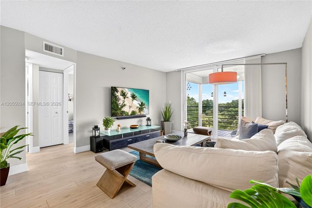 900 Saint Charles Place 621, Pembroke Pines, FL 33026