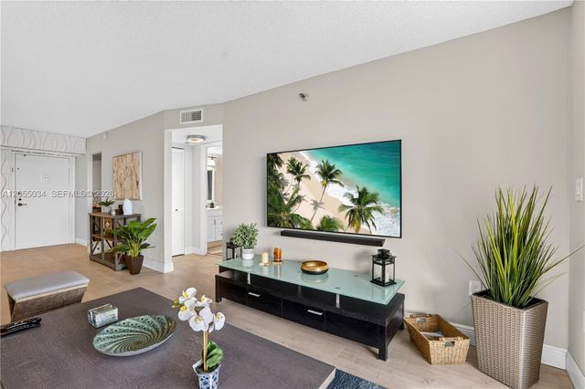 900 Saint Charles Place 621, Pembroke Pines, FL 33026