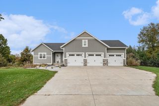8423 76th Street SE, Alto, MI 49302