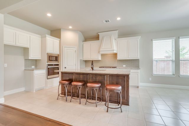 131 Hawks Ridge Trail, Burleson, TX 76028