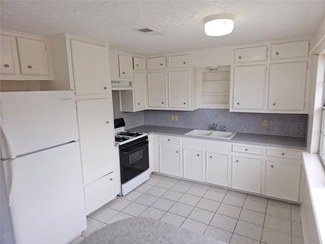 418 Texas Street, Tomball, TX 77375