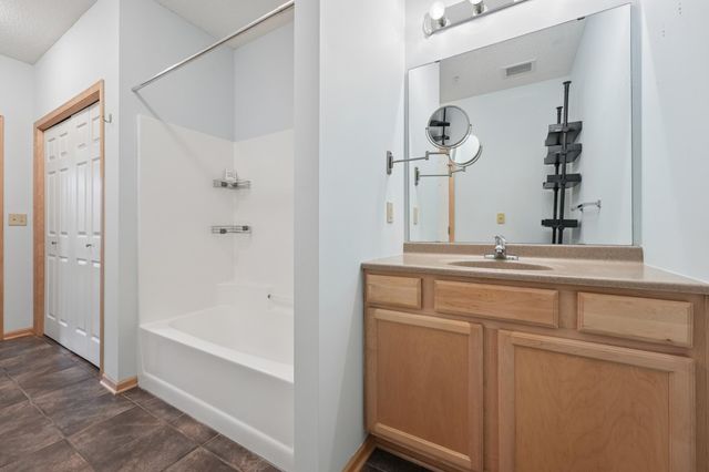 2530 E 34th Street 213, Minneapolis, MN 55406