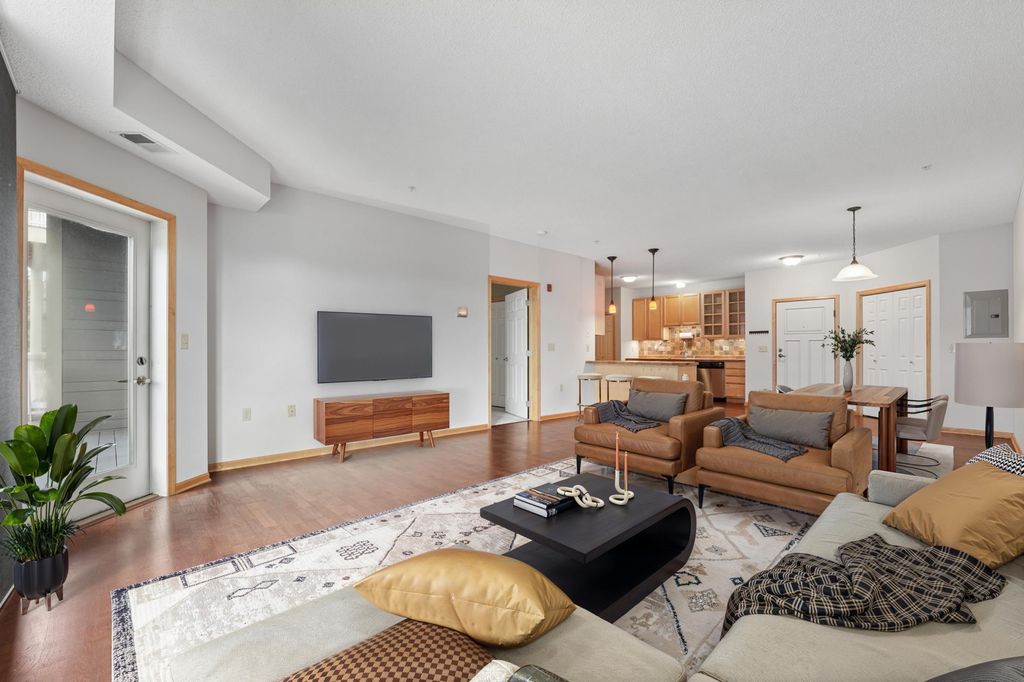 2530 E 34th Street 213, Minneapolis, MN 55406