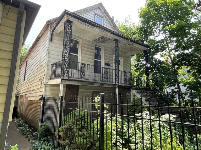 8447 S Escanaba Avenue, Chicago, IL 60617