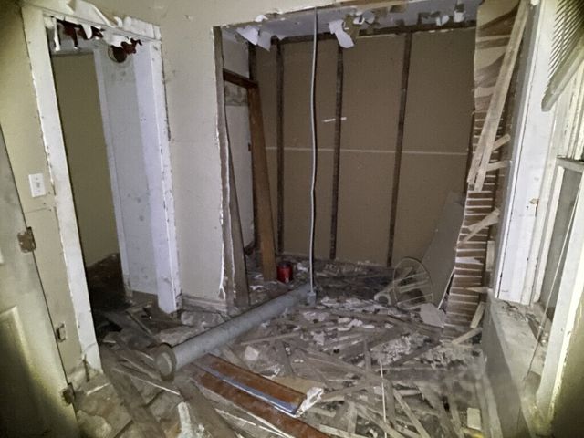 8447 S Escanaba Avenue, Chicago, IL 60617