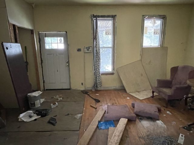 8447 S Escanaba Avenue, Chicago, IL 60617