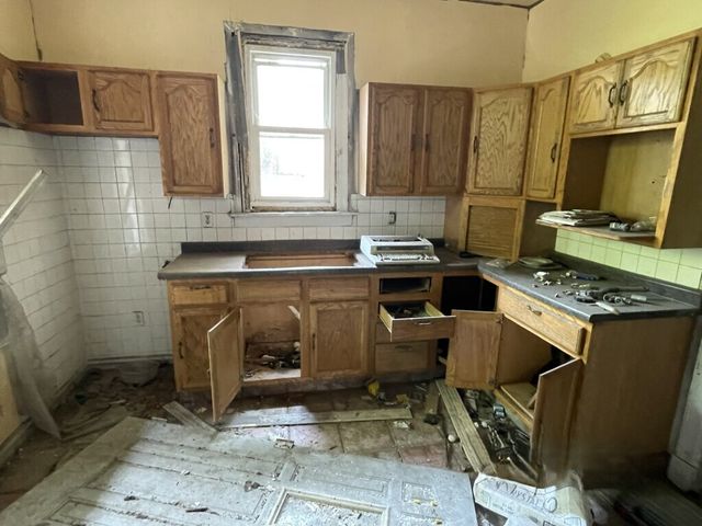 8447 S Escanaba Avenue, Chicago, IL 60617