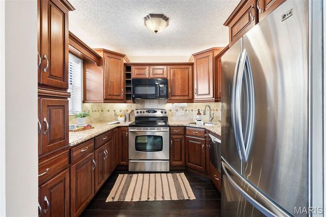 1530 Swallow Drive, Brentwood, MO 63144