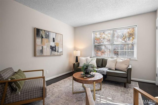 1530 Swallow Drive, Brentwood, MO 63144